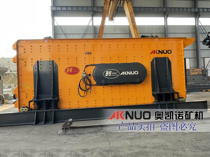 移動(dòng)重型篩分機(jī) 移動(dòng)重型篩分機(jī)